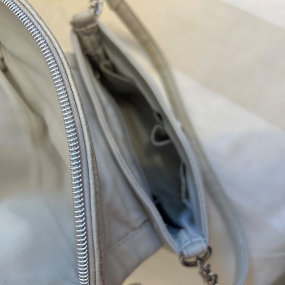 Kenneth Cole Cross Body Bag - Picture 5 of 7